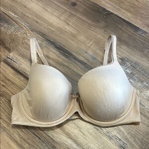 Women's Victoria’s Secret Body by Victoria Cream Bra 36D